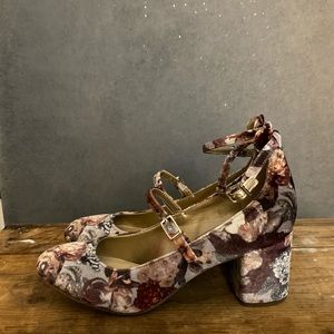 Circus by Sam Edelman velvet floral Mary Janes 8.5